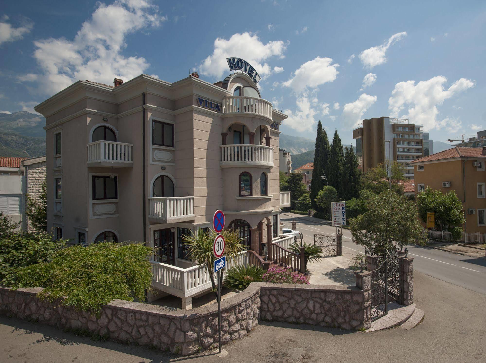 Hotel Vila Lux Budva Exteriör bild